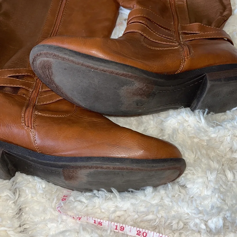 Boots - Picture 3 of 7